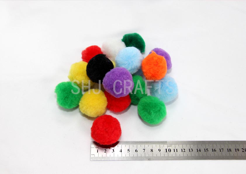 SHJ00717 Large pom poms,4cm